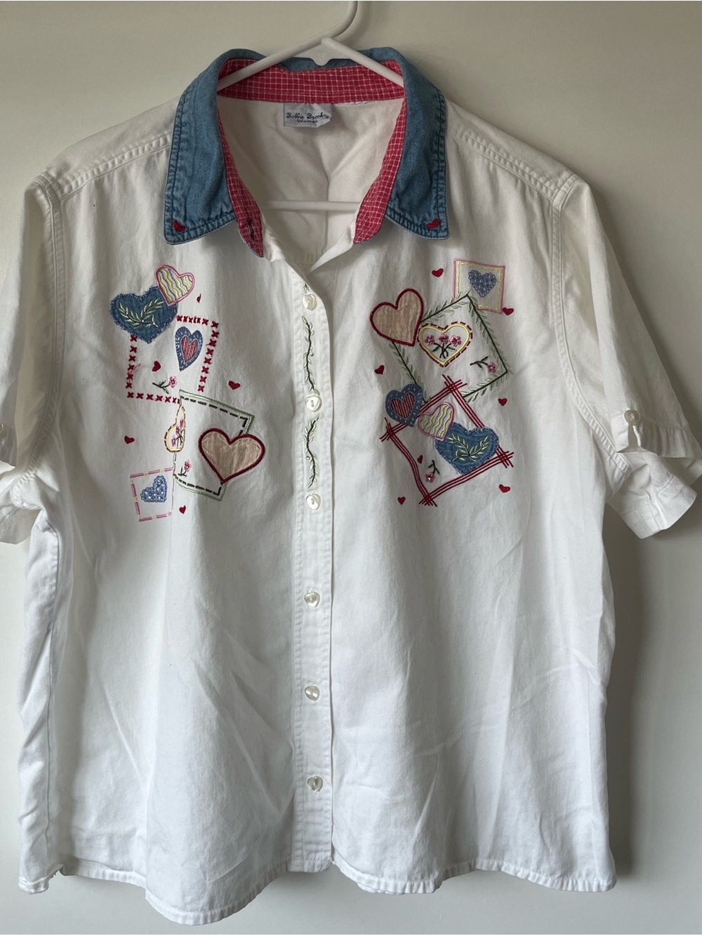 Vintage Bobbie Brooks White Embroidered Heart Button-Up Shirt with Blue Collar